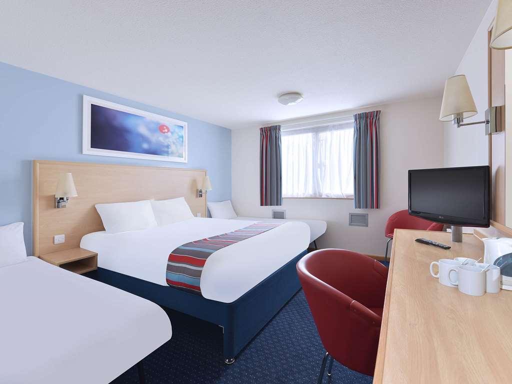 Travelodge Yeovil Podimore Ilchester Room photo