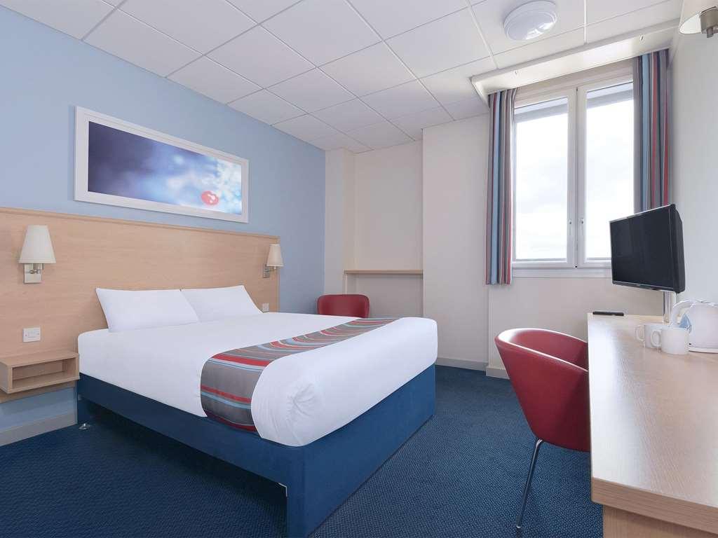Travelodge Yeovil Podimore Ilchester Room photo